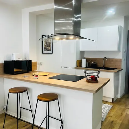 Cosy Et Lumineux Avec Parking Gratuit Apartamento
